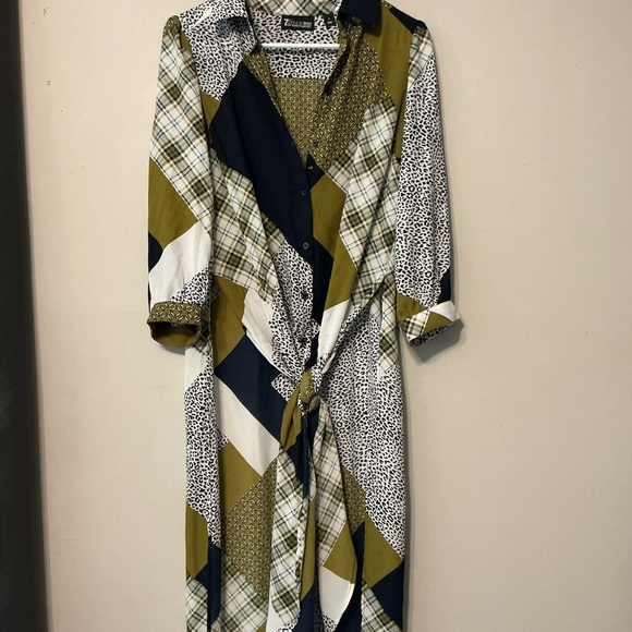 New York & Company Patterned Long Blouse - Picture 2 of 9